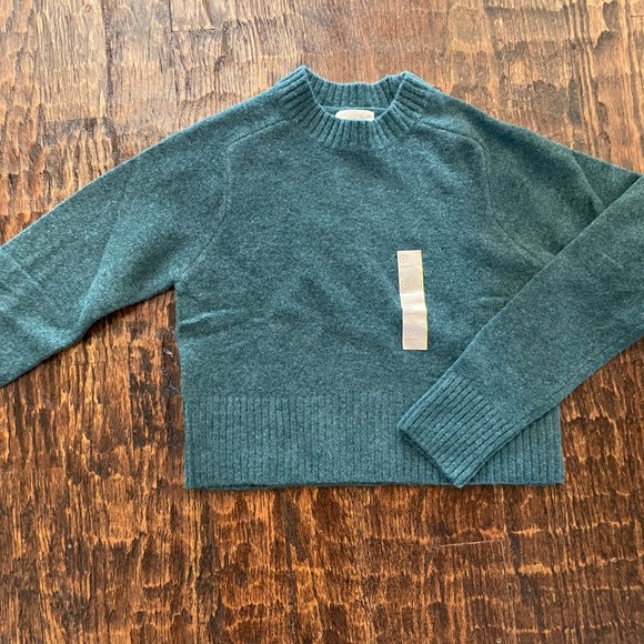 Green Target Sweater - Picture 9 of 9